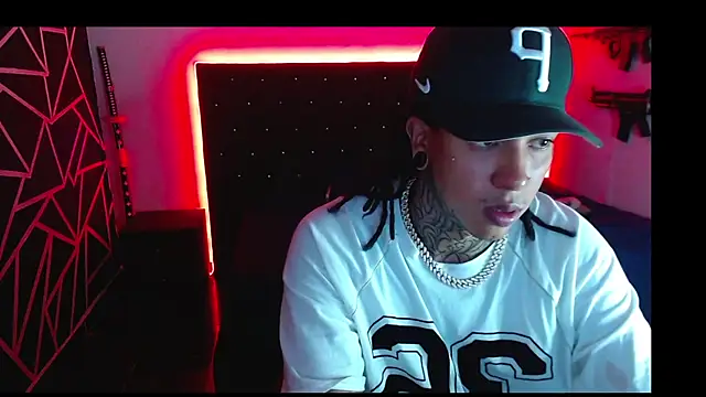 Snapshot of Zero-X9 chatting on November 17, 2025, 11:21 pm Zero-X9 online show from November 17, 2025, 11:21 pm