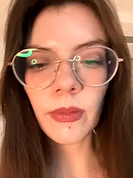 Snapshot of Enigma2007 chatting on November 16, 2025, 10:10 am Enigma2007 online show from November 16, 2025, 10:10 am