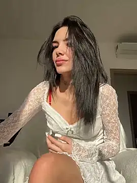 lunababy77 online show from February 24, 2026, 2:04 pm