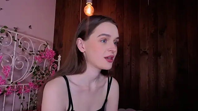 Snapshot of CathrineBinnie chatting on November 25, 2025, 7:36 pm CathrineBinnie online show from November 25, 2025, 7:36 pm