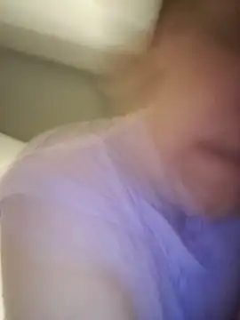 Snapshot of mi_vitor chatting on November 17, 2025, 10:10 am mi vitor online show from November 17, 2025, 10:10 am