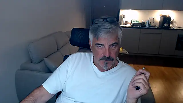 Buidapest online show from January 5, 2026, 6:33 pm