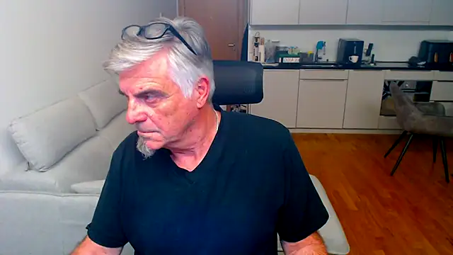 Buidapest online show from March 26, 2026, 9:31 pm