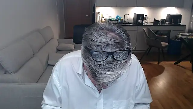 Buidapest online show from April 5, 2026, 2:53 am