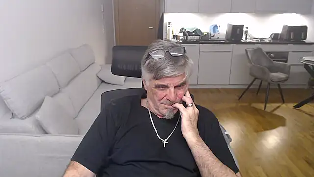 Buidapest online show from April 8, 2026, 11:27 pm