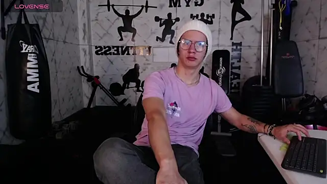 Snapshot of Brandon_starkk chatting on February 7, 2026, 11:58 am Brandon starkk online show from February 7, 2026, 11:58 am