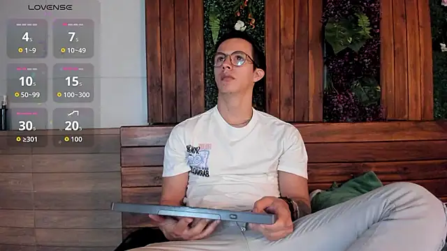 Snapshot of Brandon_starkk chatting on February 11, 2026, 11:37 am Brandon starkk online show from February 11, 2026, 11:37 am