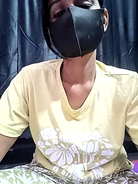 StrawberryCouples online show from November 19, 2025, 5:40 am