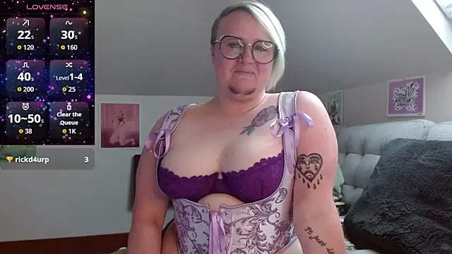 Snapshot of queerlyjaz chatting on June 13, 2026, 5:22 pm queerlyjaz online show from June 13, 2026, 5:22 pm