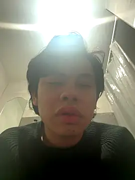 Snapshot of UzielOOO chatting on November 16, 2025, 10:26 pm UzielOOO online show from November 16, 2025, 10:26 pm