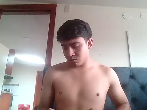 augustboyy online show from November 17, 2025, 2:45 pm