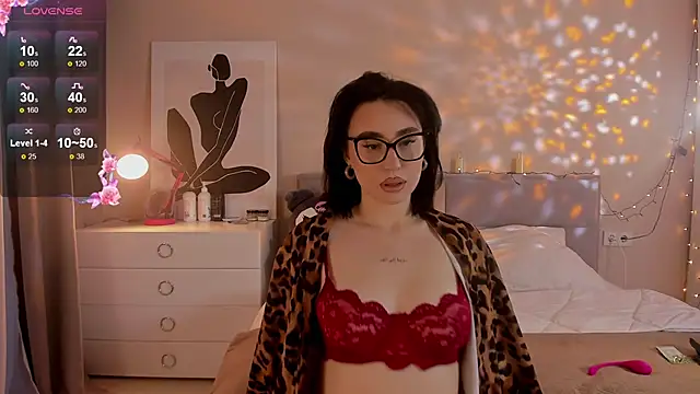 Lia May online show from December 1, 2025, 2:38 am