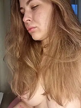 glossbaby online show from November 18, 2025, 6:51 am