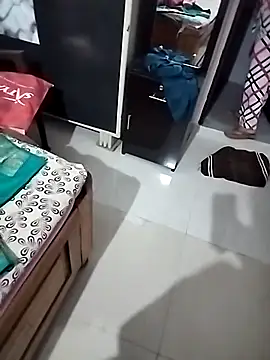 Snapshot of starnighcouple chatting on November 18, 2025, 5:28 pm starnighcouple online show from November 18, 2025, 5:28 pm