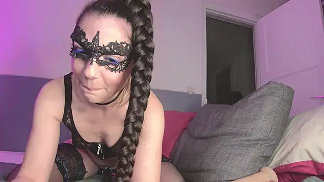 Tini squirt online show from February 10, 2026, 11:09 pm