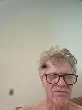 Snapshot of Hardwarelane67 chatting on March 15, 2026, 10:49 pm Hardwarelane67 online show from March 15, 2026, 10:49 pm