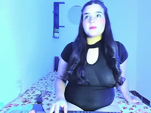 Snapshot of Babyhoney18 chatting on December 16, 2025, 6:24 pm Babyhoney18 online show from December 16, 2025, 6:24 pm