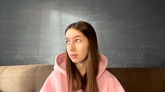 Snapshot of CindaWinn chatting on November 18, 2025, 8:08 am CindaWinn online show from November 18, 2025, 8:08 am