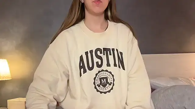 Martimartinaxx online show from December 1, 2025, 5:29 pm