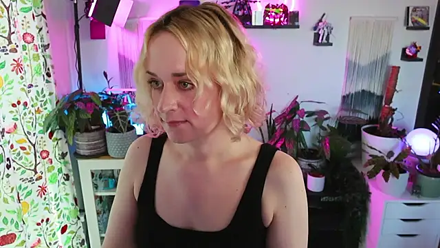 xzoeyryanx online show from March 26, 2026, 8:25 pm