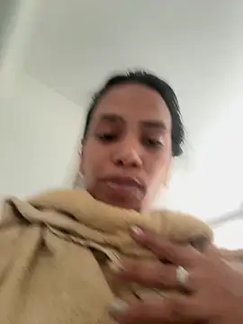 Snapshot of ArielleMillerr- chatting on February 2, 2026, 5:44 pm ArielleMillerr- online show from February 2, 2026, 5:44 pm