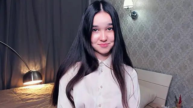 MeliaMelchiori online show from December 2, 2025, 9:32 pm