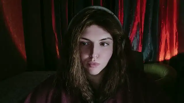 Snapshot of DaraSecret chatting on November 23, 2025, 4:18 pm DaraSecret online show from November 23, 2025, 4:18 pm