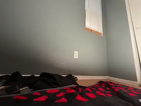 reinaass online show from March 25, 2026, 2:17 am