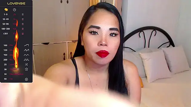 Snapshot of SquirtyLillyx chatting on November 24, 2025, 4:34 am SquirtyLillyx online show from November 24, 2025, 4:34 am