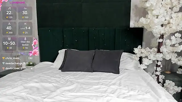LiraRevery online show from June 11, 2026, 2:53 am