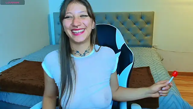 Lenna  black online show from December 14, 2025, 9:52 pm