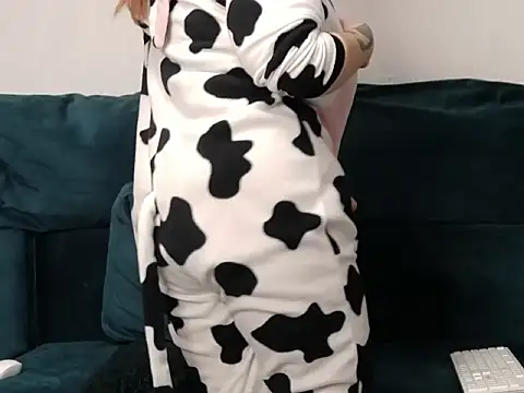 EmilyJenner online show from April 2, 2026, 2:58 pm