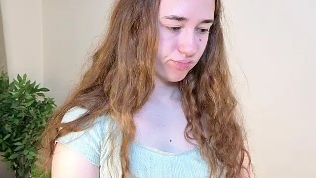 SudieNatera online show from November 26, 2025, 5:19 am