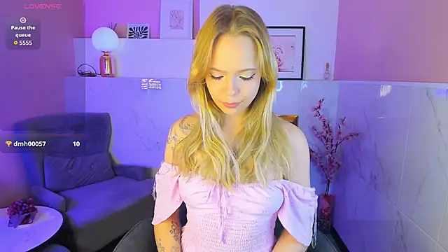 lucy loy online show from November 25, 2025, 1:55 pm