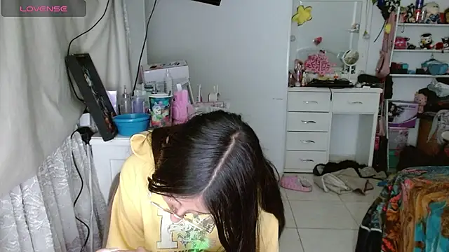 Nanylux online show from December 18, 2025, 2:50 am