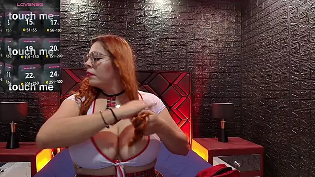 Snapshot of Paris_Luxx chatting on November 24, 2025, 7:24 pm Paris Luxx online show from November 24, 2025, 7:24 pm