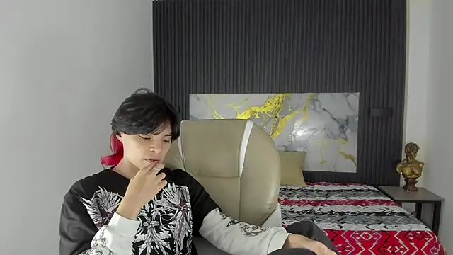 Snapshot of Sylasfrost chatting on December 13, 2025, 7:53 pm Sylasfrost online show from December 13, 2025, 7:53 pm