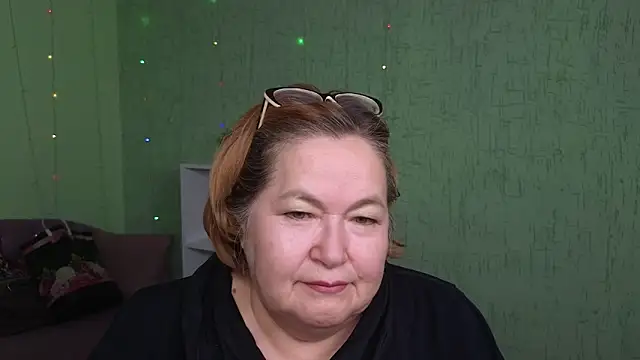 Snapshot of Nola_Nektar chatting on November 19, 2025, 6:02 am Nola Nektar online show from November 19, 2025, 6:02 am