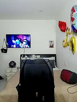 hot-shaved-baby online show from November 21, 2025, 7:12 pm