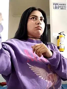 Emmyxxx online show from March 4, 2026, 4:07 am