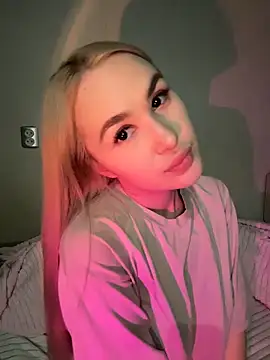 Miss Alisse online show from November 28, 2025, 5:26 pm