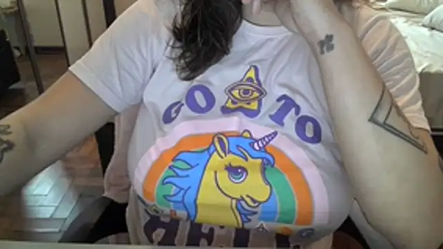 xxxluana online show from February 9, 2026, 5:28 pm