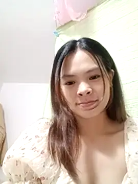 quynhquynh  online show from December 3, 2025, 3:10 pm