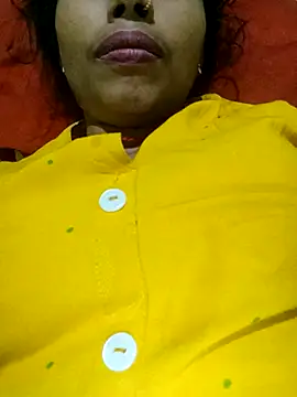 Hott myraa online show from December 5, 2025, 2:36 pm