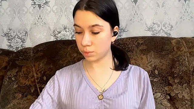 DebbiGoodknight online show from December 17, 2025, 7:47 am