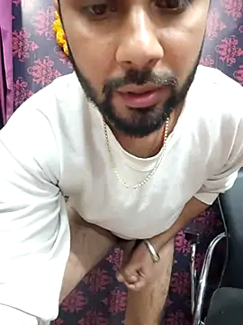 Cute Lucky online show from December 3, 2025, 9:07 am