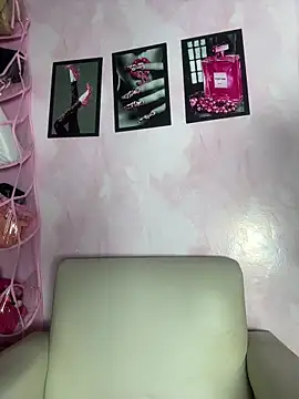 melyssaa23 online show from April 7, 2026, 1:28 am