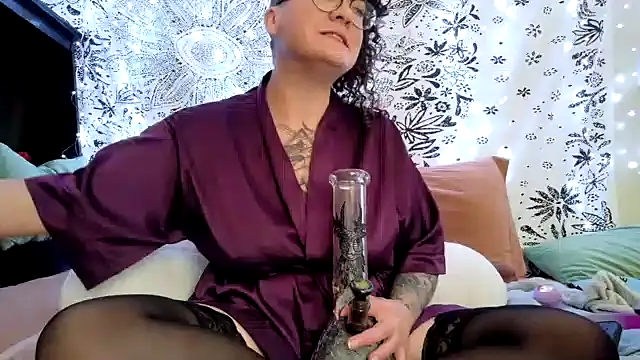 sareberr420 online show from April 17, 2026, 3:15 pm