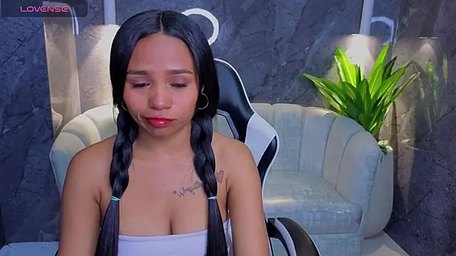 Sofia Tx  online show from November 24, 2025, 12:49 pm