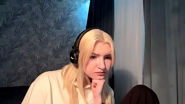 Snapshot of Cindi_Jacobs chatting on November 23, 2025, 5:02 pm Cindi Jacobs online show from November 23, 2025, 5:02 pm